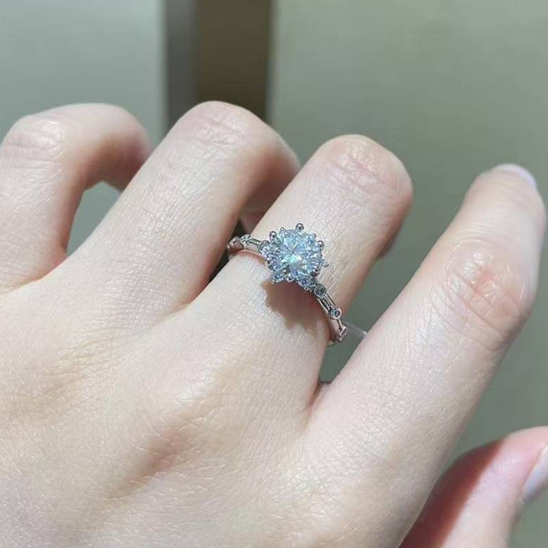 Single Head Women's Ring S925 Silver Plated Platinum Customized Selection Main Stone Moissanite Diamond 1.0ct/Secondary Stone High Carbon Diamond